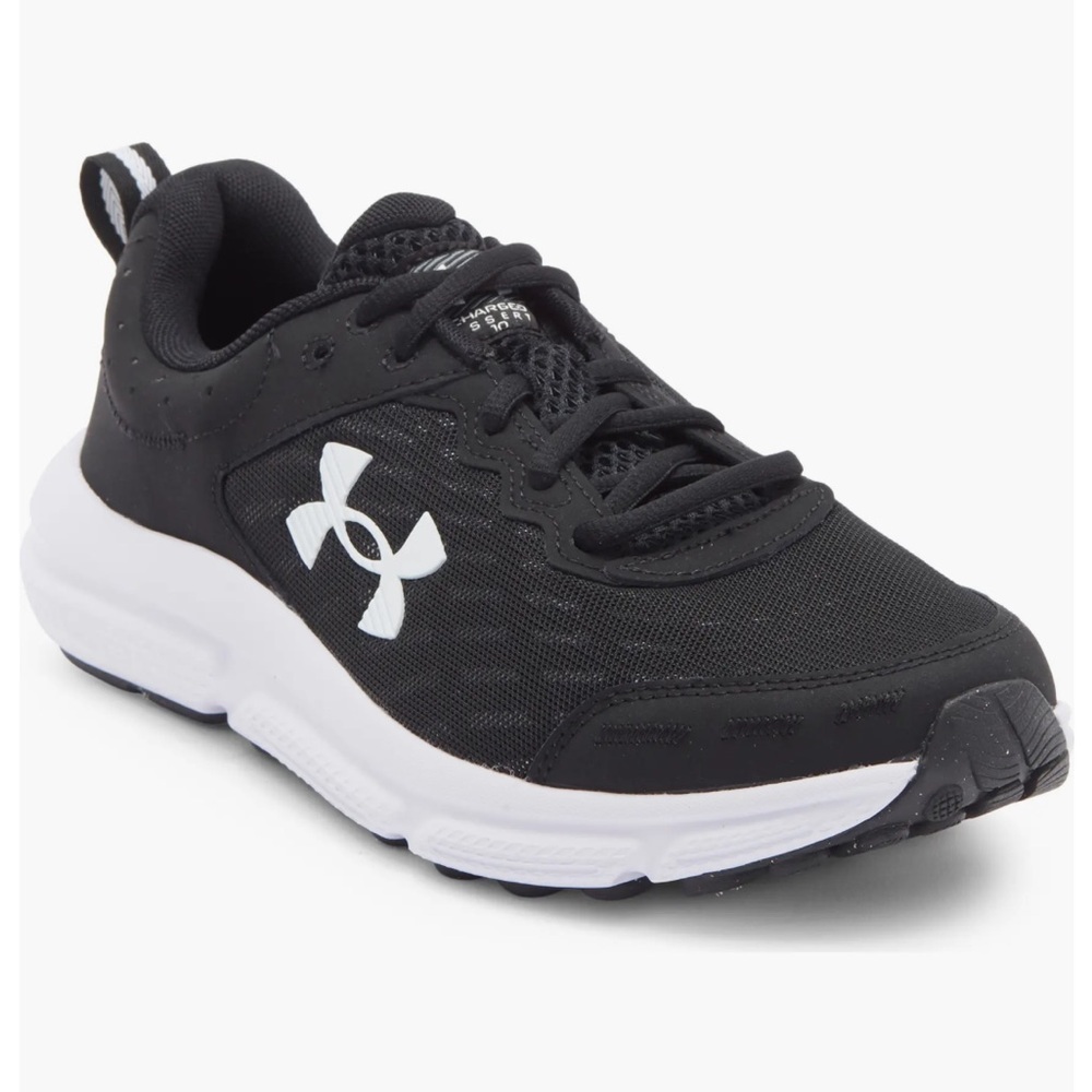 Under Armour Charged Kids Black and White Sneakers sz 4